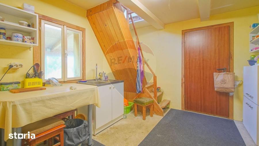 Casă cu 3 camere cu Teren 8100 Mp în Ucea