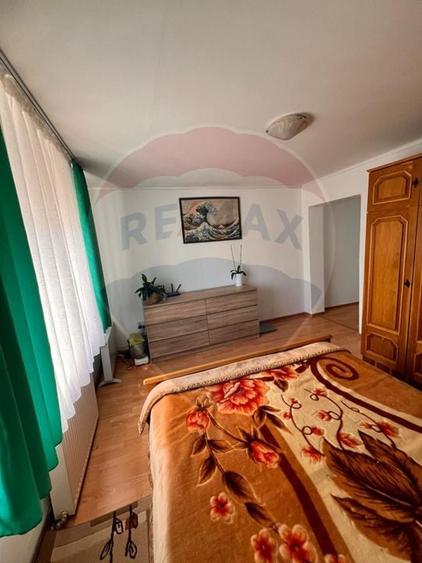 Casă cu 4 camere cu Teren 1000 Mp în Central