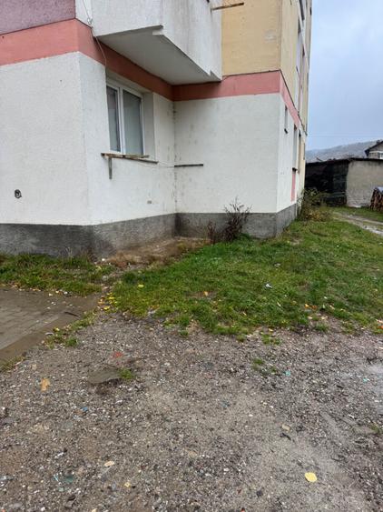 Apartament cu 2 camere semidecomandat în Ostra