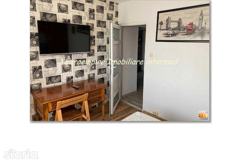 Apartament cu 3 camere decomandat, mobilat în Central