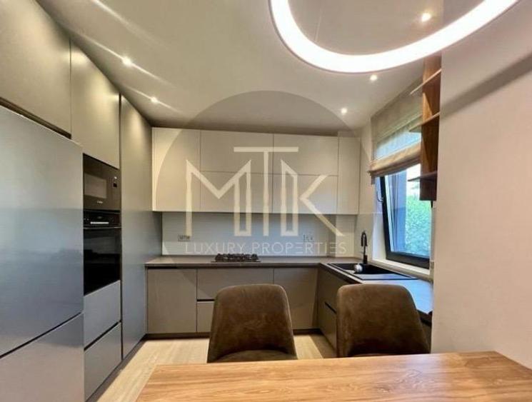 Duplex cu 5 camere cu Canalizare în Sisești