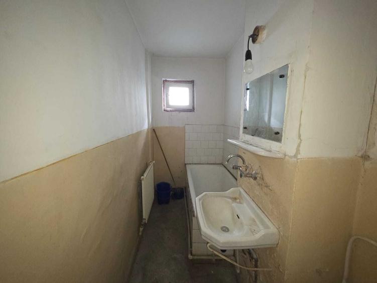 Apartament cu 4 camere decomandat în Steaua