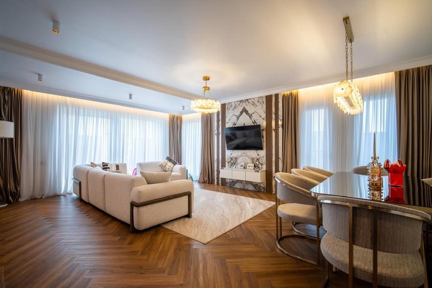 Duplex cu 8 camere cu Teren 400 Mp în Central