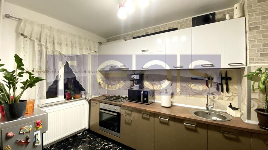 Apartament cu 3 camere decomandat în Drumul Sării