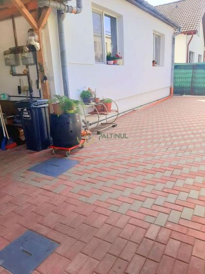 Casă individuală cu 7 camere cu Canalizare în Calea Poplăcii
