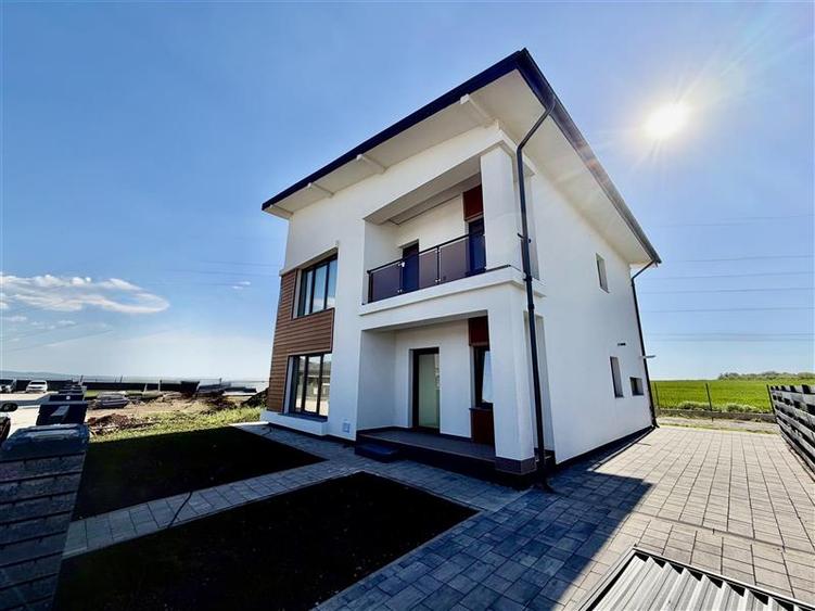 Casă individuală cu 4 camere cu Canalizare în Miroslava