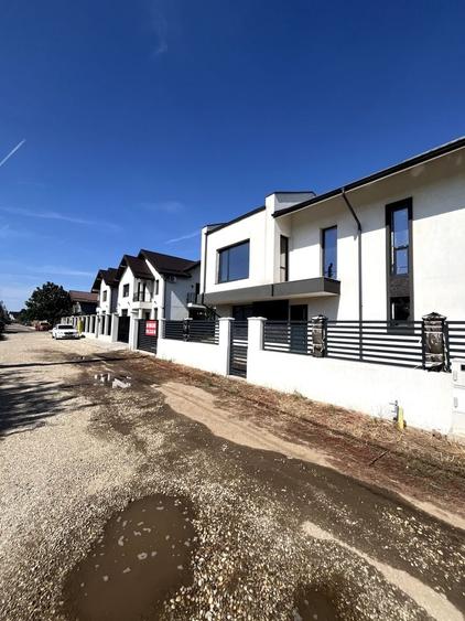 Casă individuală cu 4 camere cu Canalizare în Berceni
