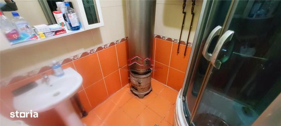 Casă cu 4 camere cu Canalizare în Rășinari
