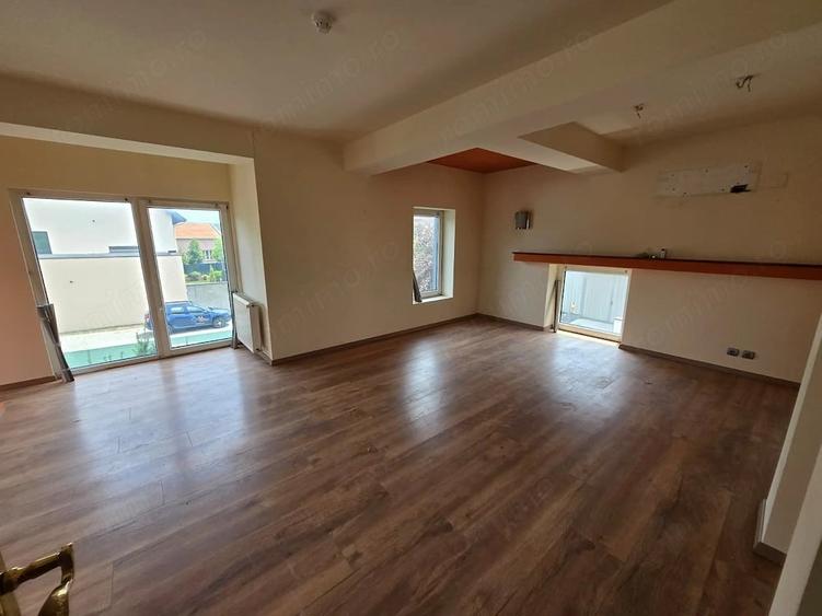 Casă cu 14 camere cu Teren 1000 Mp în Mehala