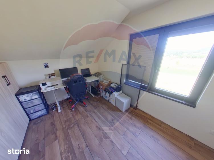 Casă cu 4 camere cu Teren 1160 Mp în Sarasău