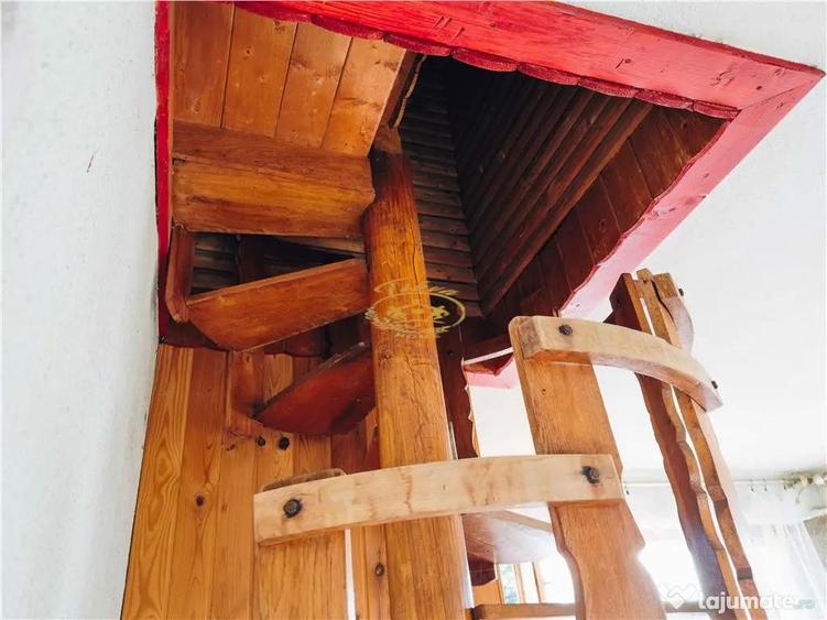 Casă cu 9 camere cu Teren 500 Mp în Praid