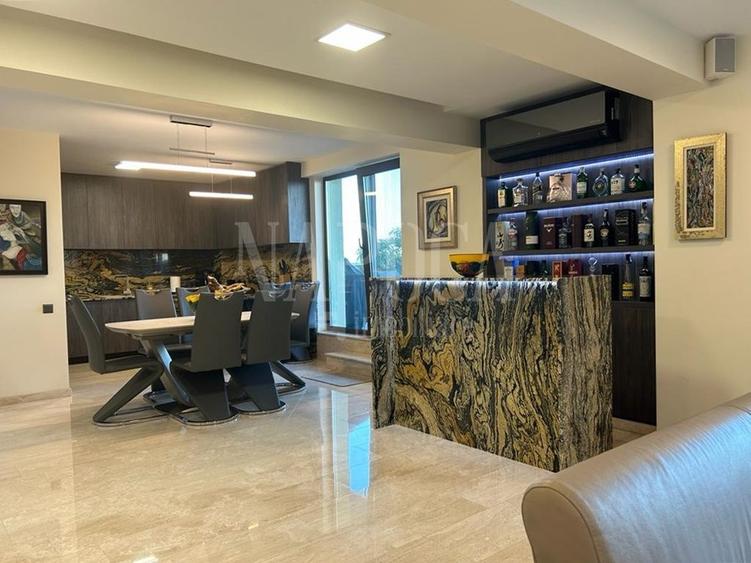 Penthouse cu 3 camere decomandat în Nufărul