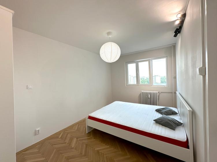 Apartament cu 3 camere semidecomandat în Drumul Taberei