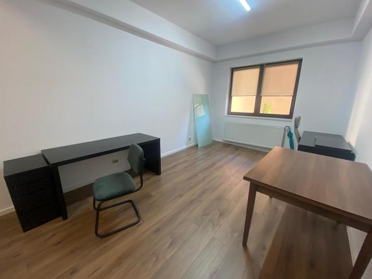 Casă cu 9 camere cu Canalizare în Colentina