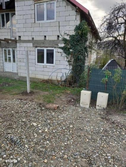 Casă cu 3 camere în Domnești