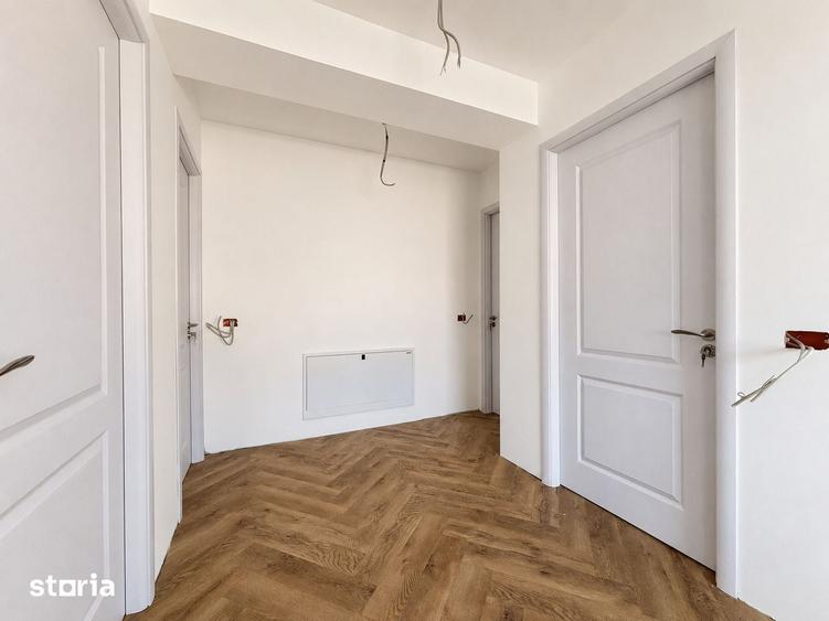 Casă cu 5 camere cu Teren 213 Mp în Lumina