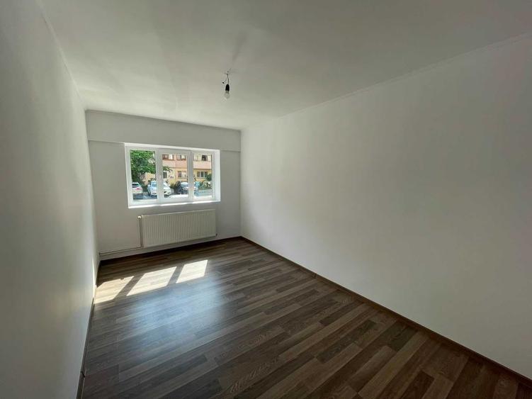 Apartament cu 2 camere decomandat în Exterior Vest