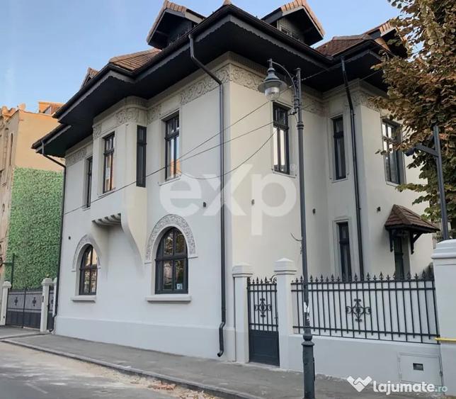 Casă cu 5 camere cu Teren 250 Mp în Romană