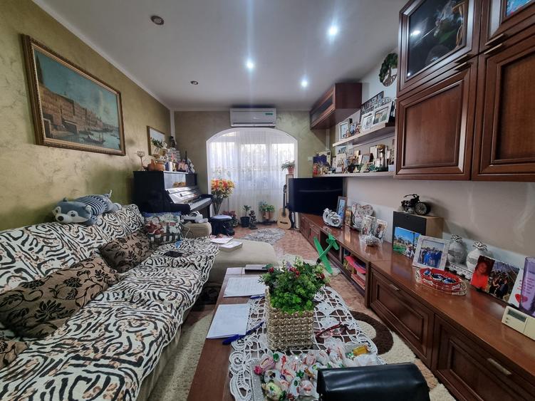 Apartament cu 4 camere decomandat, mobilat în Nord