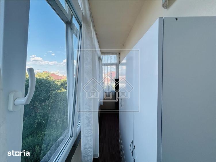 Ap mobilat si utilat, 2 camere, balcon, etaj 13 - Valea Aurie - 2