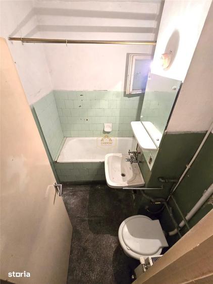 Apartament cu 3 camere decomandat în Micro 16