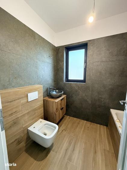 Casă cu 4 camere cu Teren 400 Mp în Domnești