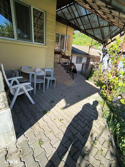 Casă cu 4 camere cu Teren 1000 Mp în Ceuaș