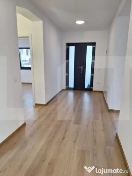 Casă cu 4 camere cu Teren 533 Mp în Curtești