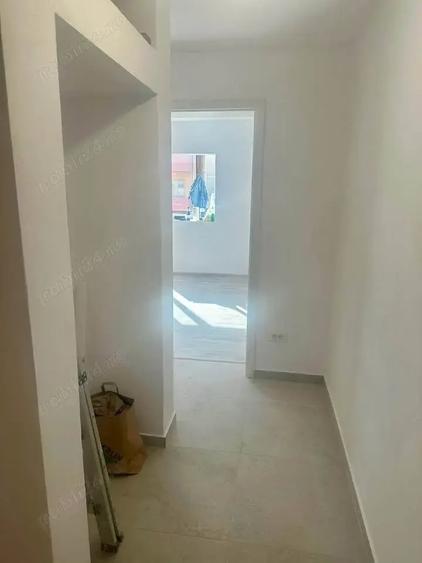Garsonieră decomandată în Girocului