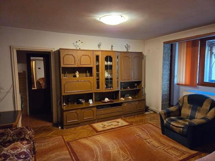 Apartament cu 3 camere nedecomandat, mobilat în Central