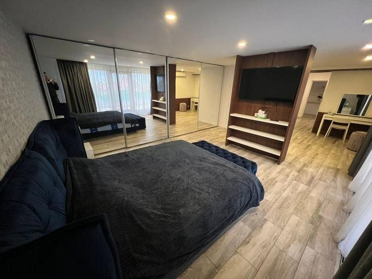 Apartament cu 3 camere semidecomandat, mobilat în Decebal