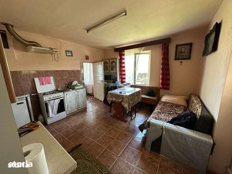 Casă cu 2 camere cu Teren 2982 Mp în Adămuș