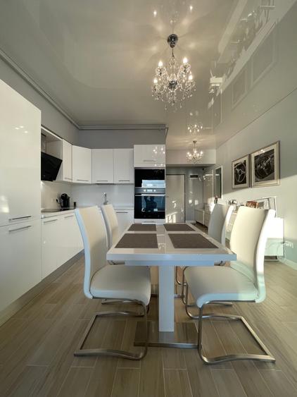 Statiunea Mamaia--Centru, apartament deosebit cu vedere frontala spre lac - 11