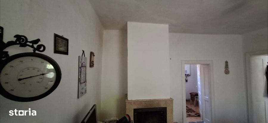 Casă cu 3 camere cu Teren 900 Mp în Central