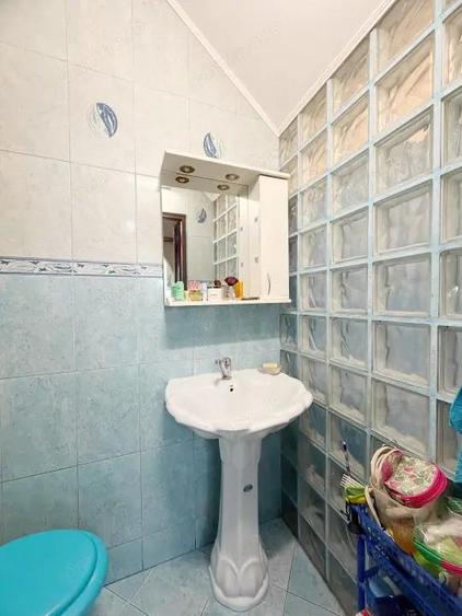 Apartament cu 4 camere semidecomandat în Central
