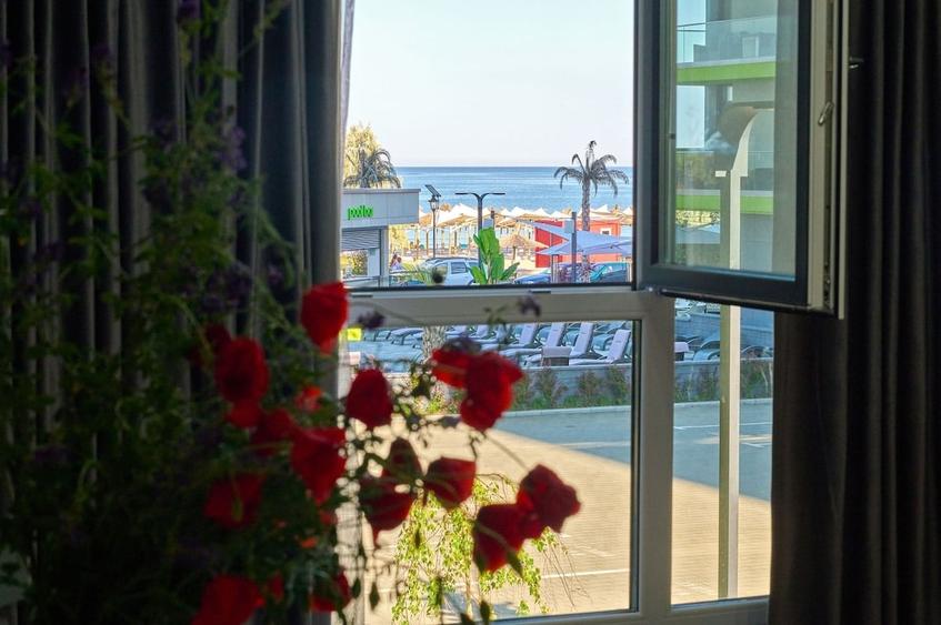 Apartament cu 3 camere decomandat în Mamaia-Sat