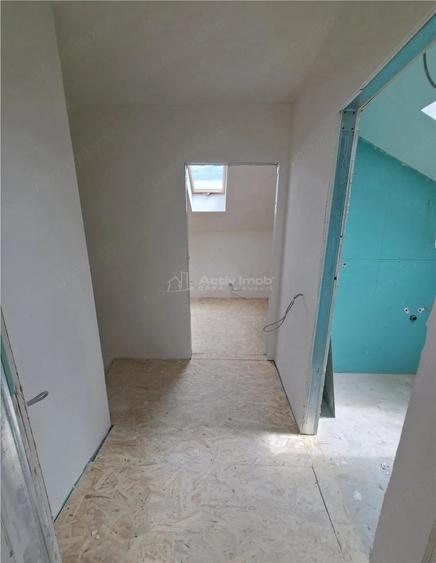 Casă cu 5 camere cu Teren 350 Mp în Tunari