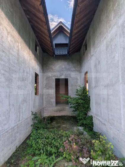 Casă cu 7 camere cu Teren 7500 Mp în Central