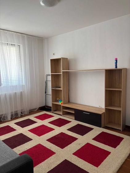 Apartament cu 2 camere decomandat în Roșu