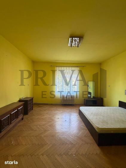 Casă cu 8 camere cu Teren 908 Mp în Steaua
