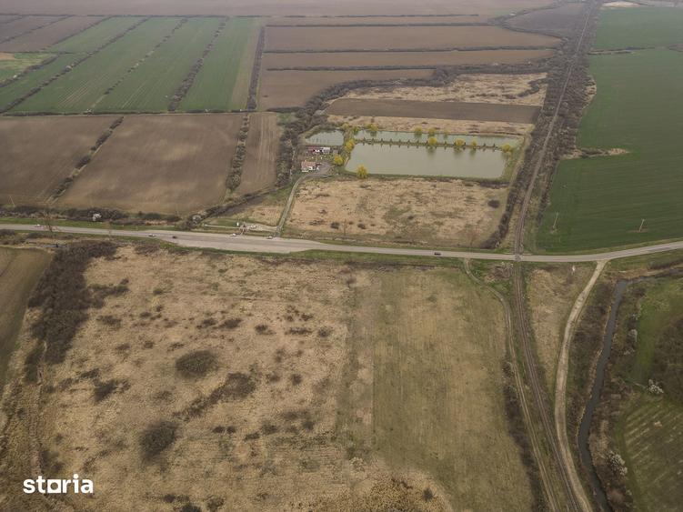 Teren de 8600 mp, în Ineu