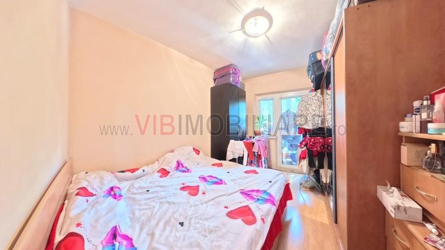 Apartament cu 4 camere semidecomandat, mobilat în Văcăresti