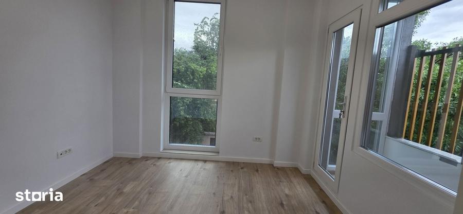 Casă cu 6 camere cu Teren 180 Mp în Grivița