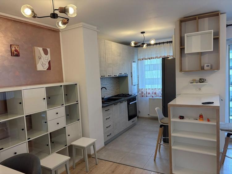 Apartament cu 2 camere decomandat, mobilat în Tractorul