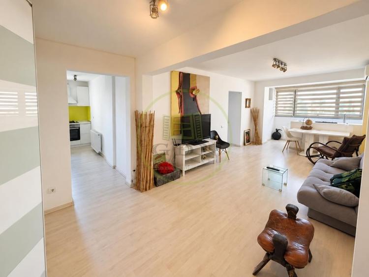 Apartament cu 3 camere semidecomandat, mobilat în Drumul Taberei