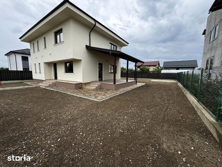 Casă cu 5 camere cu Teren 500 Mp în Gherăiești