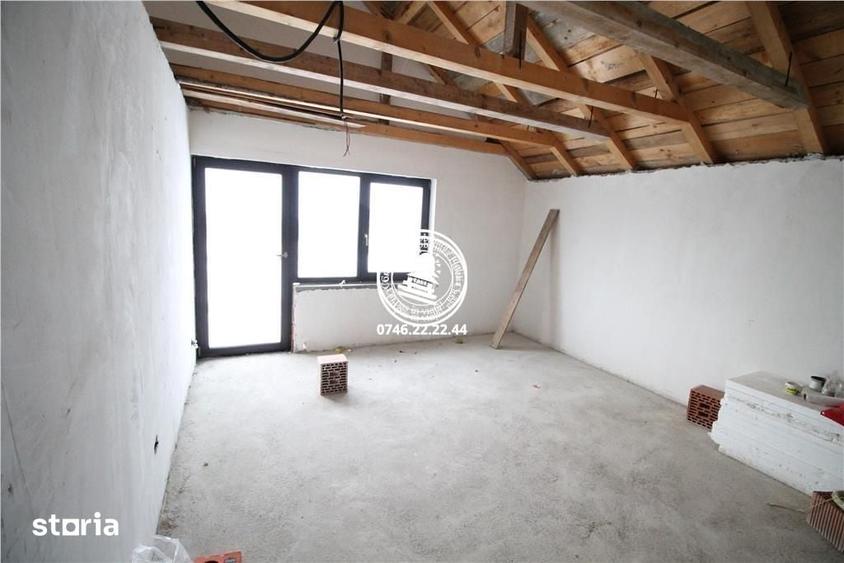 Casă cu 5 camere cu Teren 500 Mp în Holboca