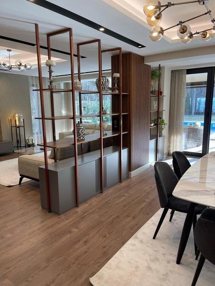 Duplex cu 8 camere cu Piscina în Iancu Nicolae