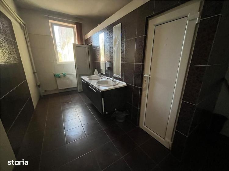 Spațiu comercial, de 220 mp, în Sânmartin