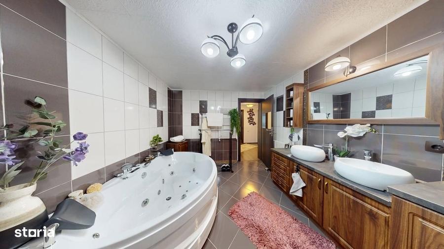 Casă cu 4 camere cu Teren 50 Mp în Central